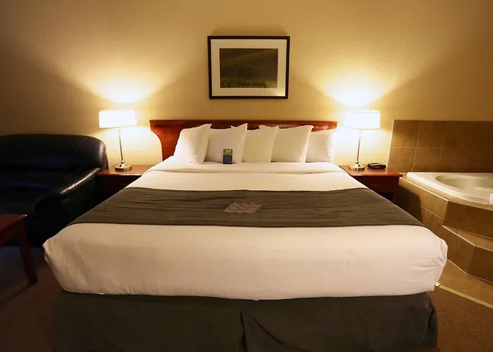 Lakeview Inns & Suites - Fort Nelson