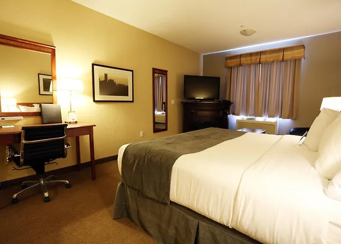 Lakeview Inns & Suites - Fort Nelson