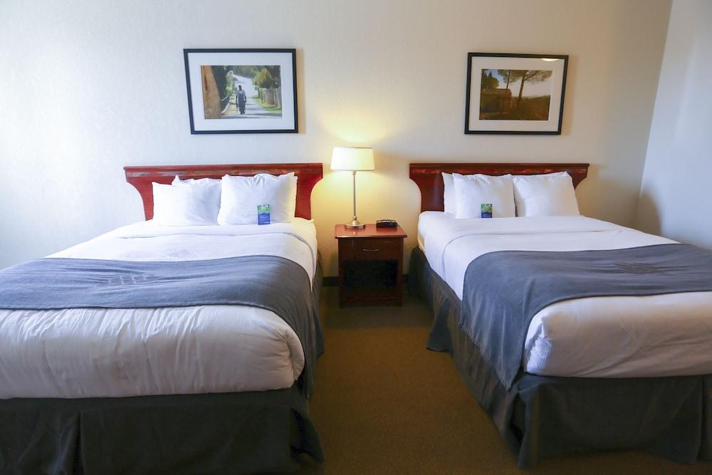 Lakeview & - Nelson Hotel Fort Nelson